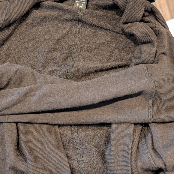 Lot Of Women's Tall 2xl And 34 Tall 18 Tall Tops, Sweaters And Jeans - Picture 11 of 13